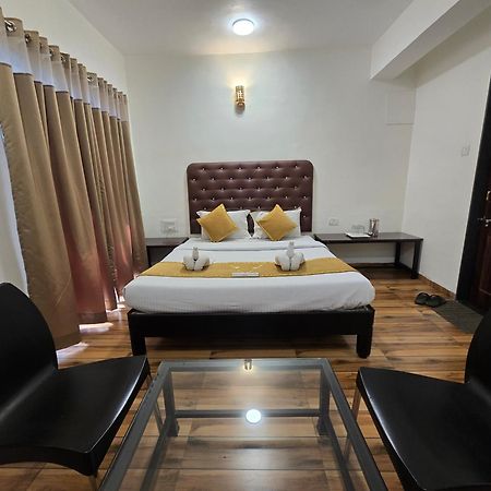 Hotel Vyankatesh & Pure Veg Restaurant Махабалешвар Екстер'єр фото
