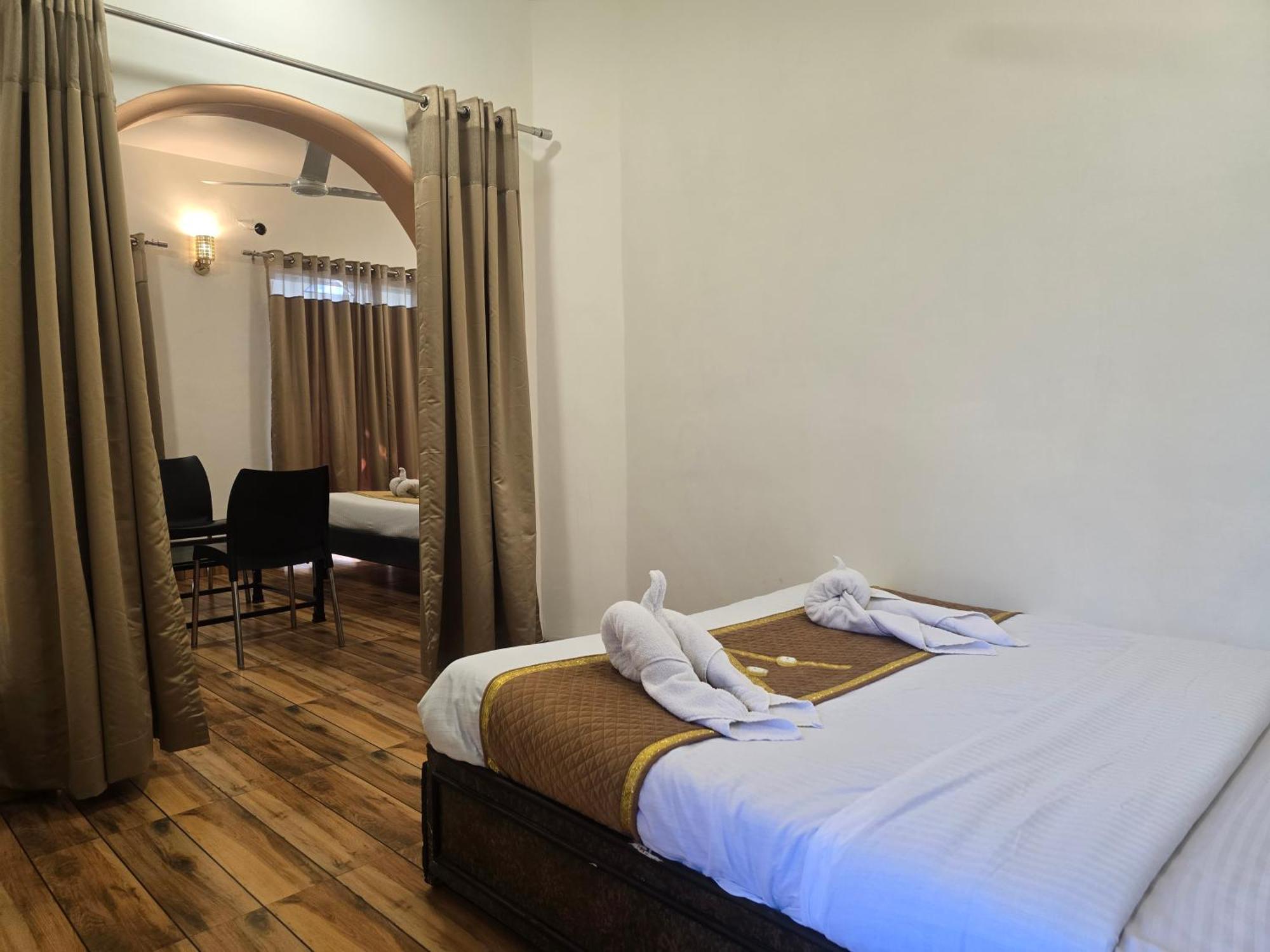 Hotel Vyankatesh & Pure Veg Restaurant Махабалешвар Екстер'єр фото