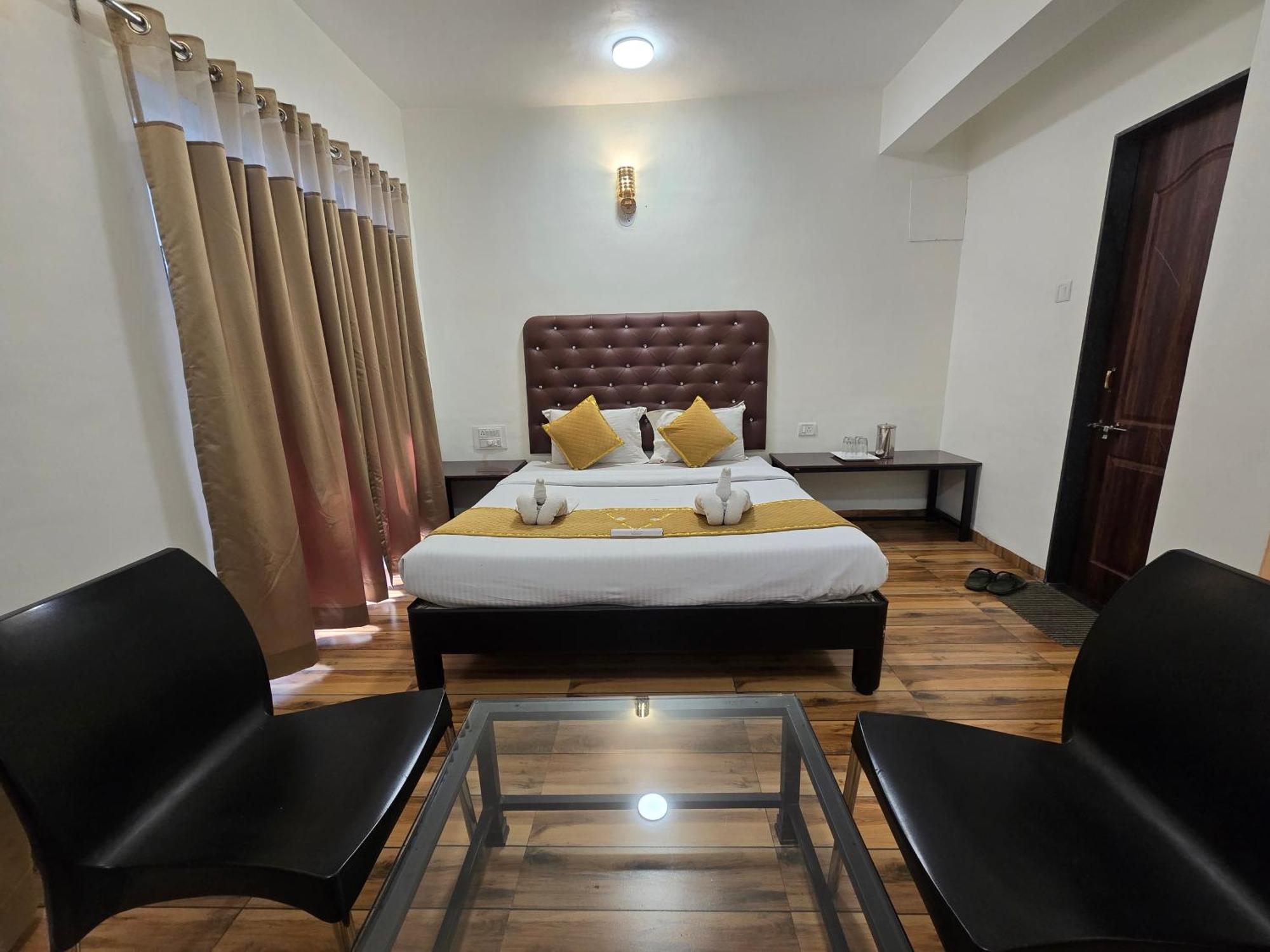 Hotel Vyankatesh & Pure Veg Restaurant Махабалешвар Екстер'єр фото
